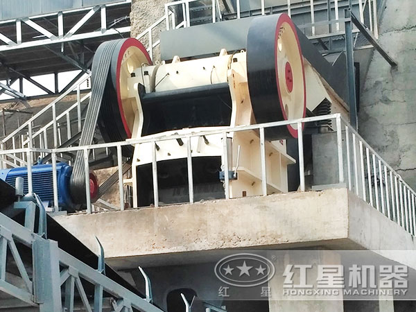 100tph颚式破石机生产现场